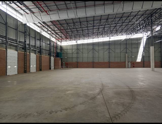 4,631M² WAREHOUSE TO LET IN AIRPORT PARK